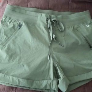 GAP GapFit 4" Hiking Shorts - Like New
